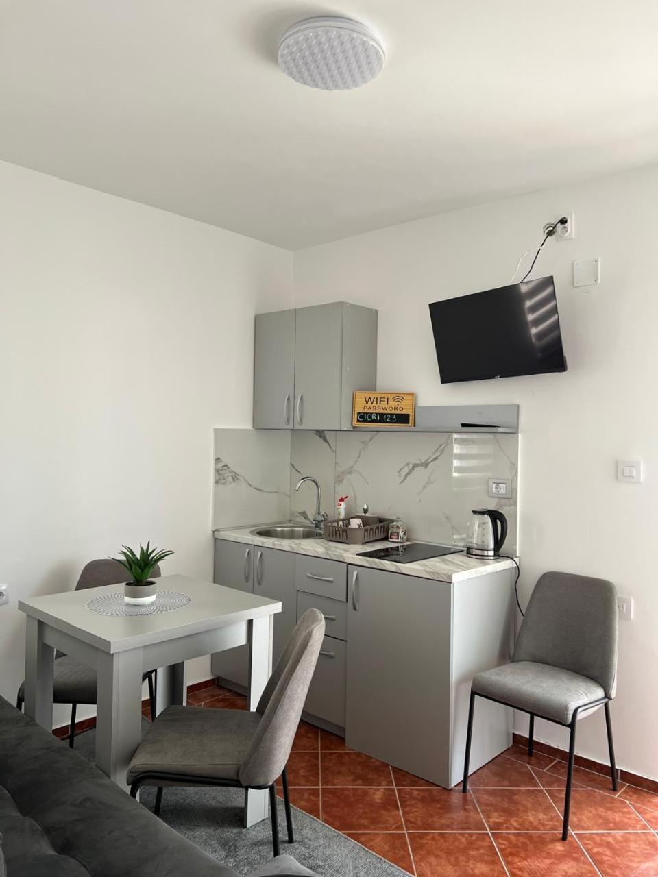 Kontiki Apartments Ulcinj Extérieur photo